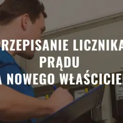 Pracownik spisuje dane licznika prądu. Dowiedz się, ile kosztuje przepisanie licznika prądu na nowego właściciela.