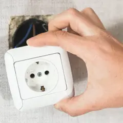 Czym różni się uziemienie od zerowania – kluczowe różnice w elektryce