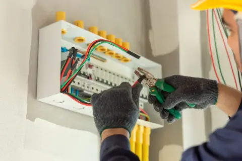 Ile zarabia elektryk w Norwegii? Zaskakujące wyniki i porównania