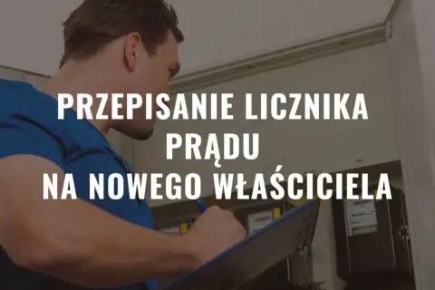 Pracownik spisuje dane licznika prądu. Dowiedz się, ile kosztuje przepisanie licznika prądu na nowego właściciela.