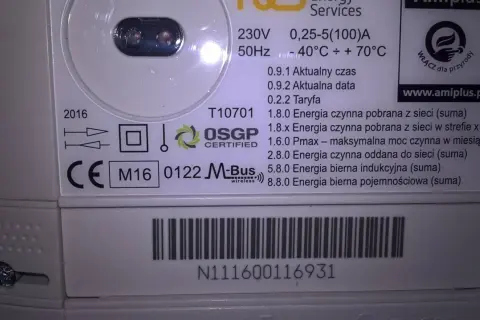 Numer licznika prądu N111600116931. Urządzenie z 2016 roku, z certyfikatem OSGP, pokazuje dane o zużyciu energii.