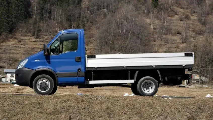 Zdjęcie Iveco Daily – gdzie są bezpieczniki i jak je łatwo znaleźć